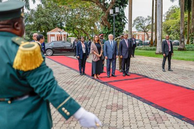 Cerimônia oficial em Luanda (Angola)