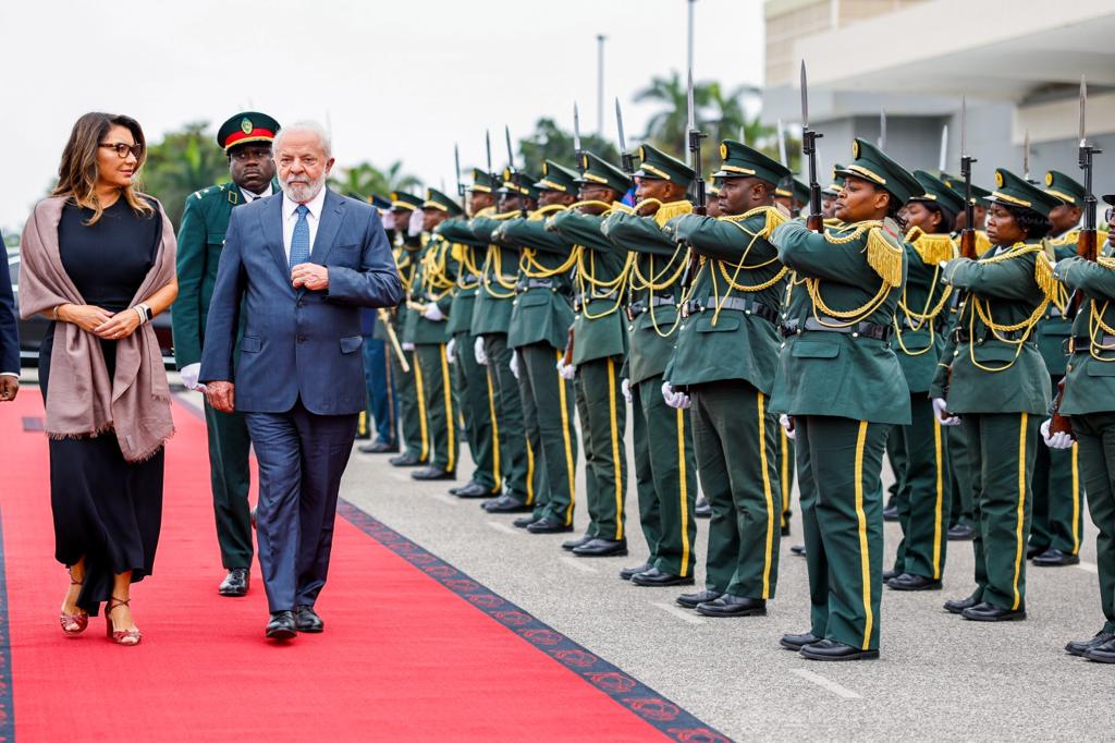 Cerimônia oficial em Luanda (Angola)