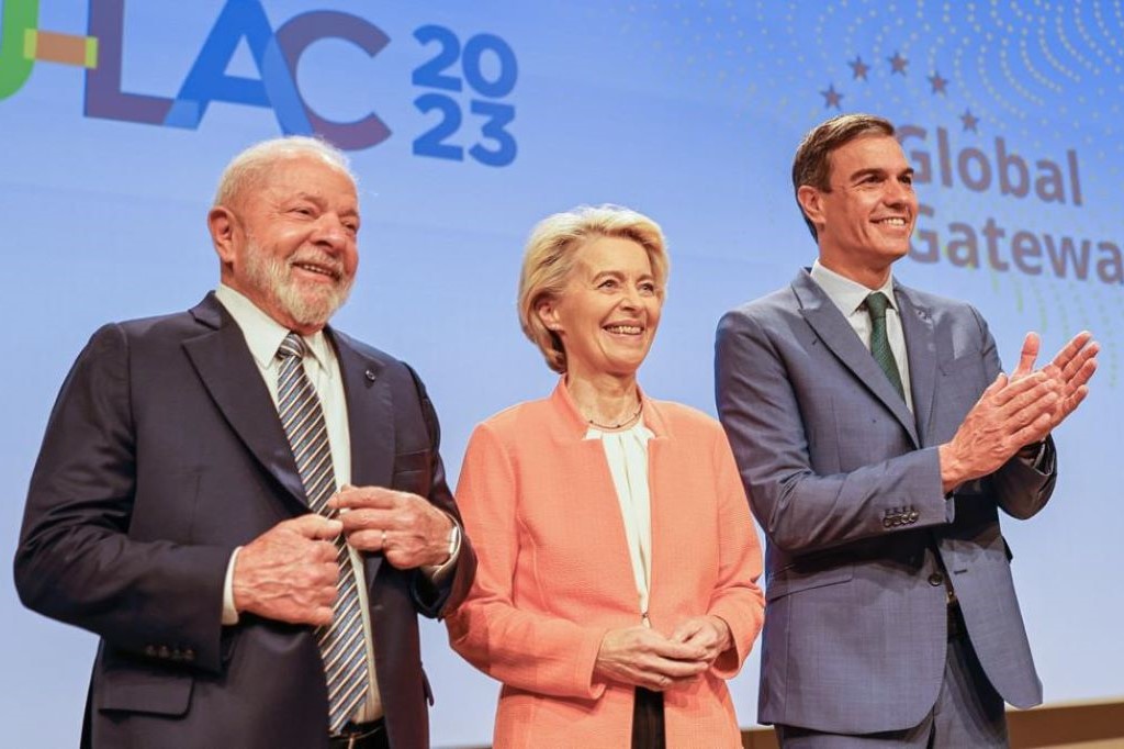 Lula, Ursula von der Leyen (presidenta da CE) e Pedro Sánchez (presidente da Espanha)