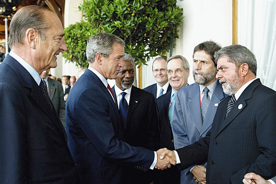 Presidente Lula cumprimenta o presidente norte-americano, George W. Bush