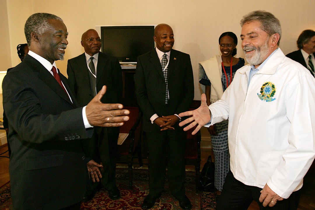Presidente Lula cumprimenta o presidente da África do Sul, Thabo Mbeki