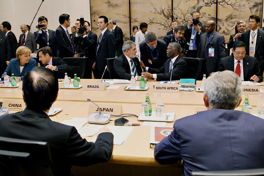 Presidente Lula conversa com o presidente da África do Sul, Thabo Mbeki, durante reunião entre o G8 e o G5