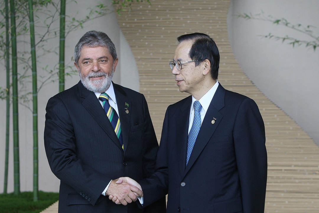 Presidente Lula cumprimenta o primeiro-ministro do Japão, Yasuo Fukuda, anfitrião da reunião de Cúpula do G8