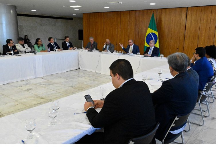 Alckmin e ministro Alexandre Padilha com deputados Sudeste