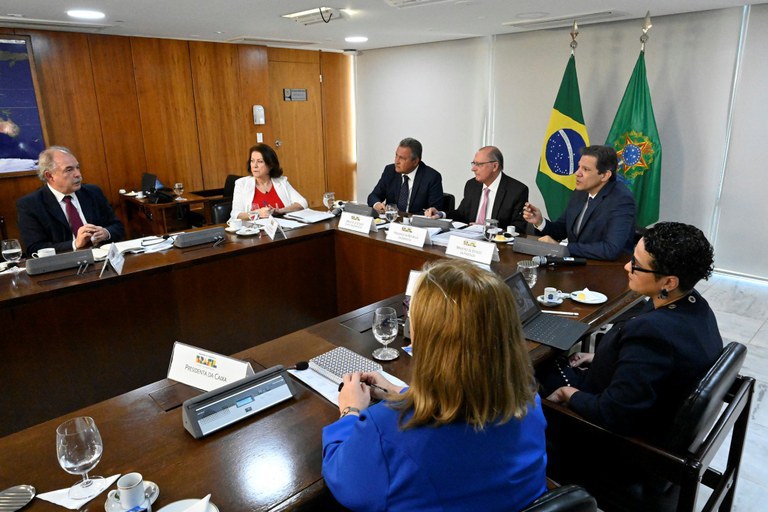 Presidente em exercício Alckmin recebe presidentes bancos públicos