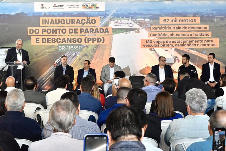 Inauguração faz parte da Política Nacional dos Pontos de Parada e Descanso, lançada pelo Ministério dos Transportes, em abril. Objetivo é garantir condições adequadas de repouso para os motoristas, aumentar a segurança nas estradas e reduzir acidentes.