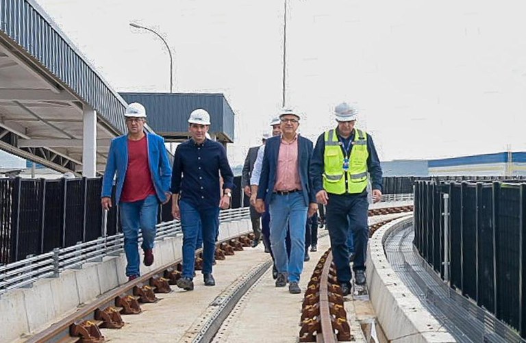 Ministros Silvio Costa Filho, Renan Filho e Alexandre Padilha visitam aeroporto de Guarulhos para acompanhar obras do sistema Aeromóvel