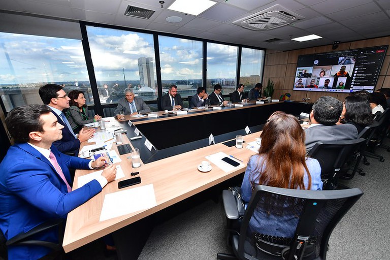 Governo Federal discute aviação regional com governador Eduardo Leite