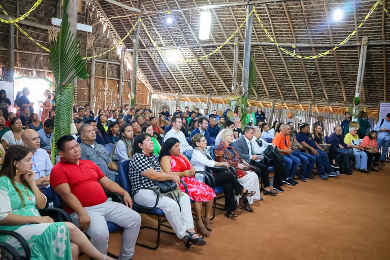 Cerimônia de lançamento da primeira Constituição Federal em idioma indígena