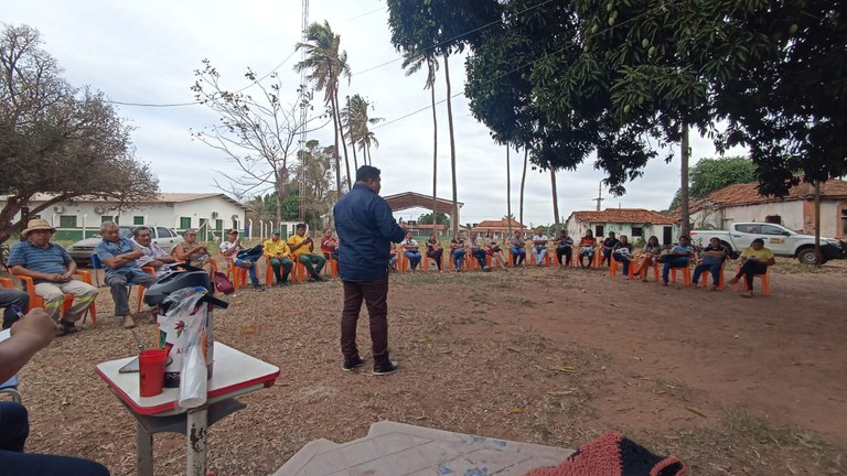 Coordenador-Geral de Promoção do Bem Viver Indígena, Leosmar Terena, em reunião na TI Cachoeirinha (Miranda-MS), realizando o levantamento de informações para construção do Plano de Trabalho para elaboração do PGTA da TI