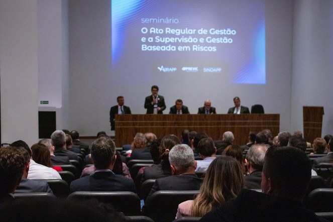 Mesa de abertura: Ricardo Pena, Marcel Barros, Jarbas de Biagi, Carlos Alberto e Paulo Roberto dos Santos Pinto