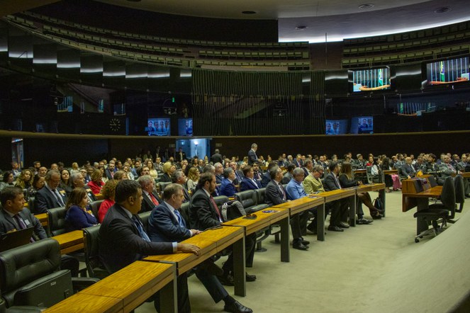 Mais de 300 pessoas participam da Sessão Solene