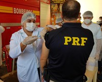 Policiais Rodoviários Federais no Acre tomam 1ª dose da vacina contra a covid-19