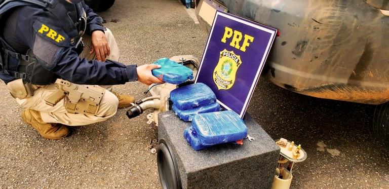 PRF apreende mais de 5 kg de cocaína em veículo na BR 364