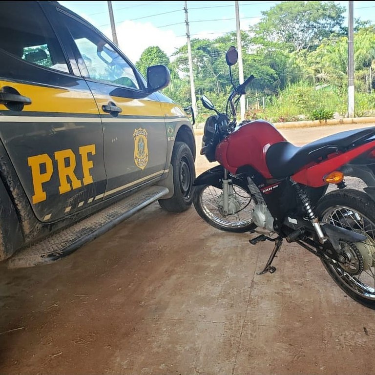 Motocicleta roubada é recuperada pela PRF