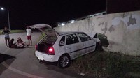 PRF prende homem por embriaguez ao volante após colidir veículo contra muro de escola em Rio Branco