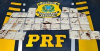 Mulher é detida pela PRF com 33 pacotes de cloridrato de cocaína na BR-364
