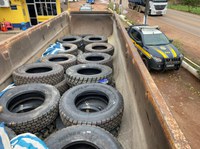 PRF apreende caminhão com carga de pneus importados irregularmente