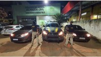 PRF recupera veículo roubado e prende quatro pessoas no Acre