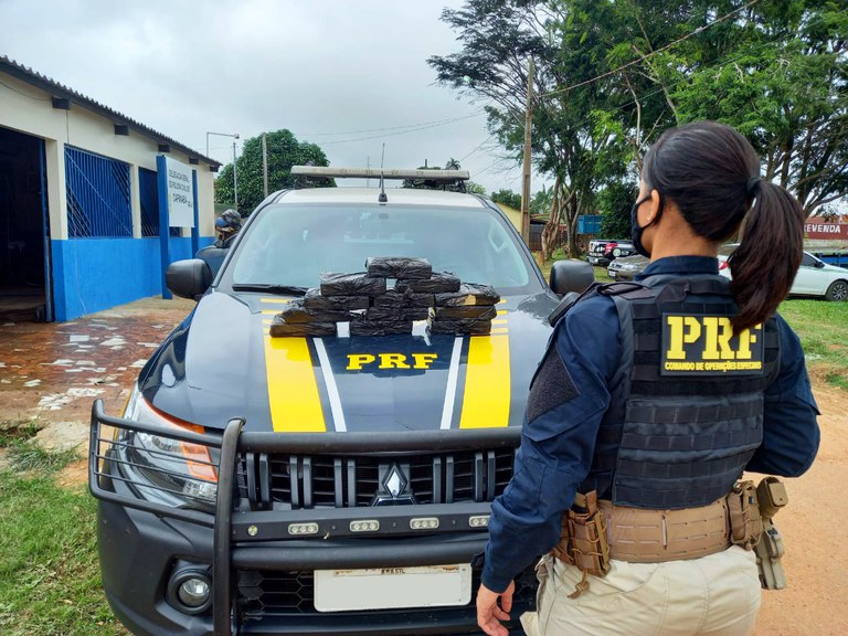 PRF apreende drogas em Capixaba/AC