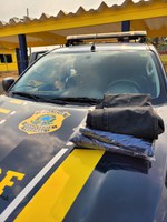 PRF apreende 7,3 quilos de cocaína sendo transportados por passageira de um táxi, em Xapuri/AC