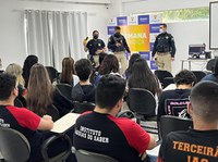 PRF realiza ação de educação para o trânsito em Escola de Rio Branco