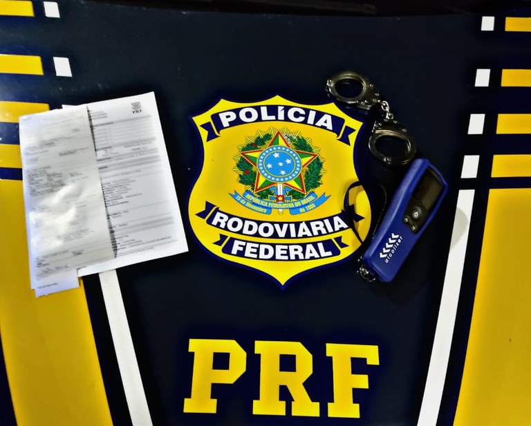 Condutor é preso pela PRF por dirigir sob efeito de álcool