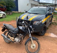 Motocicleta furtada é recuperada pela PRF
