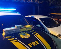 PRF apreende 13,58Kg de drogas em compartimento do tanque de veículo e prende um homem, em rodovia federal, no interior do Acre