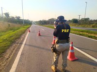 PRF realiza fiscalizações para coibir excessos e evitar mortes nas rodovias federais no Acre