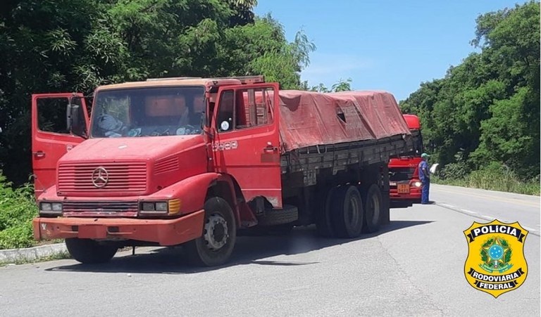 caminhão com excesso de peso.jpg