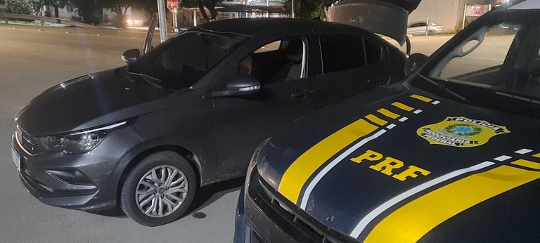 Polícia Rodoviária Federal de Alagoas recupera carro roubado em São Paulo durante fiscalização na BR316.jpg