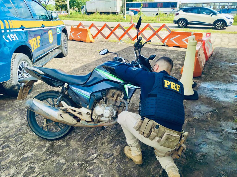 Polícia Rodoviária Federal prende mulher por receptação em Palmeira dos Índios.jpg