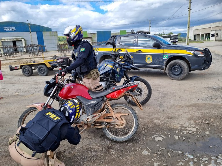 Homem é preso por receptação pela Polícia Rodoviária Federal em Murici.jpg