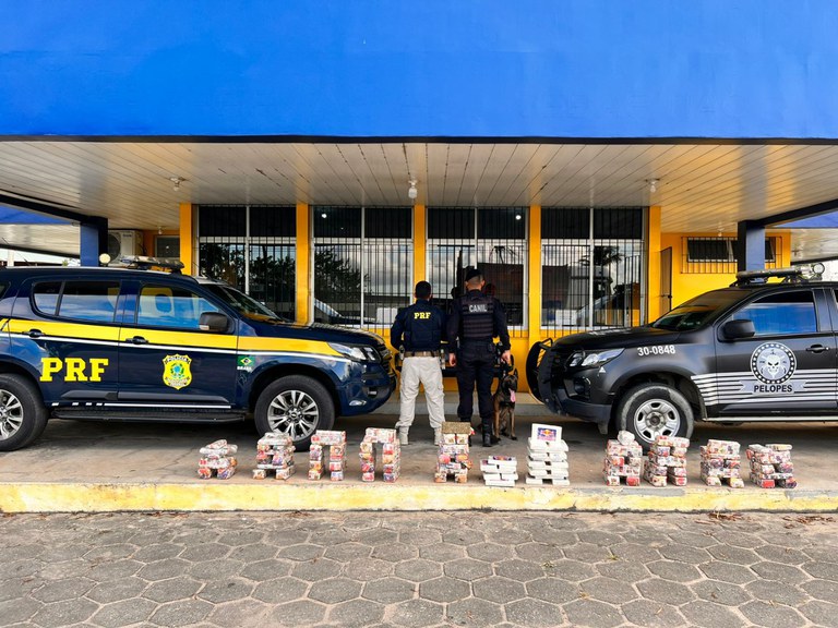 Polícia Rodoviária Federal e Polícia Militar apreendem mais de 100kg de drogas em São Sebastião 1.jpg