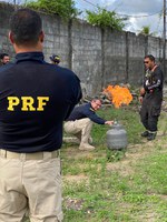 PRF promove curso de brigada de incêndio para policiais em Maceió/AL