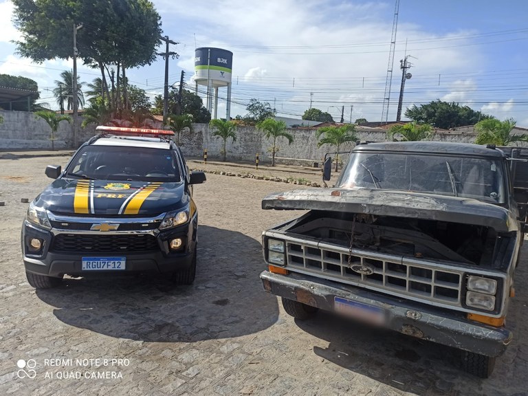 Caminhão roubado em Pernambuco é localizado pela PRF dias após o crime.jpg