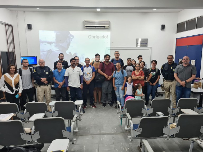 PRF promove palestra de educação para o trânsito para alunos da UFAL 1.jpg