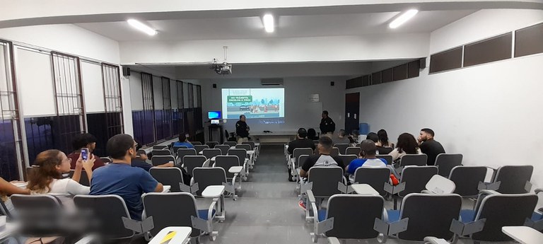 PRF promove palestra de educação para o trânsito para alunos da UFAL 2.jpg