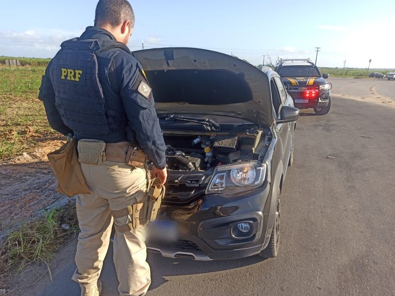 PRF recupera em Satuba carro roubado em Recife no ano passado 1.jfif