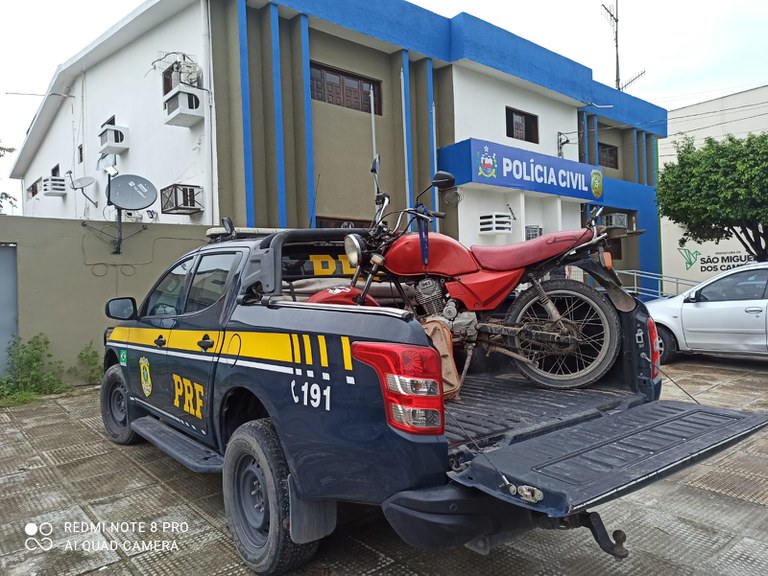 Motociclista inabilitado e com moto adulterada é preso pela PRF em São Miguel dos Campos.jfif