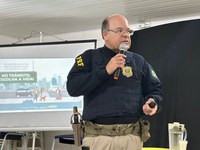 PRF promove palestra sobre educação para o trânsito em escola de Flexeiras/AL