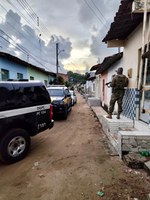 PRF e Polícia Civil prendem quatro homens com mandados de prisão em aberto por homicídio, estupro e estupro de vulnerável, em Maceió/ AL
