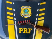 PRF em operação conjunta com o Canil do 3° BPM de Arapiraca, prende homem com porte ilegal de arma de fogo, em São Sebastião/AL