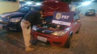 PRF em Alagoas prende motorista dirigindo veículo roubado e com documento falso na BR 316