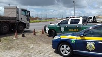 PRF em Alagoas realiza ação integrada com Ibama para fiscalização de caminhões em trechos da BR 101