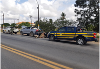 PRF prende quatro pessoas e recupera um veículo roubado no fim de semana em Alagoas