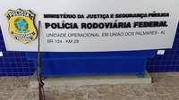 PRF prende homem por porte ilegal de arma de fogo na BR 104