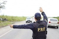 PRF em Alagoas detém motociclista que transportava criança de 05 anos