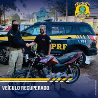 A PRF, durante policiamento na BR-210, trecho urbano de Macapá, recupera motocicleta roubada.